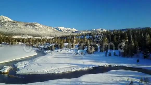 冬野山涧2视频的预览图
