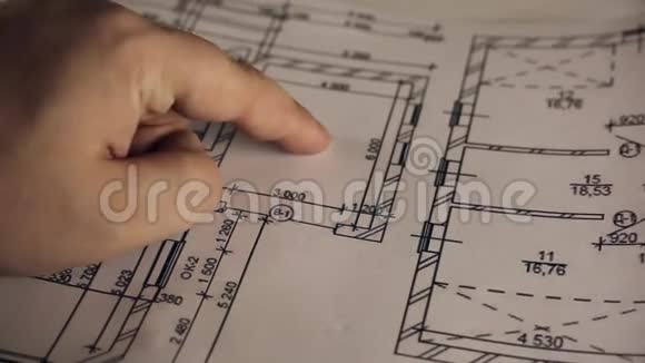 建筑平面图蓝图手指视频的预览图