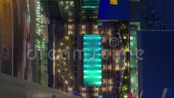 多哈游泳池延时夜灯中东卡塔尔市中心酒店视频的预览图