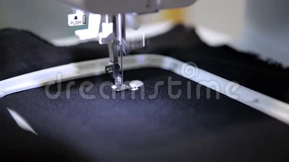 自动缝纫机在工作视频的预览图