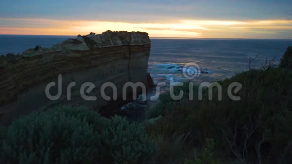 澳大利亚大洋路上的十二个使徒在日落时放风视频的预览图