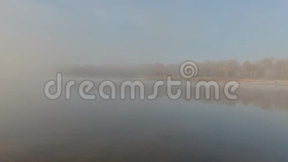 雾河完美的风景视频的预览图