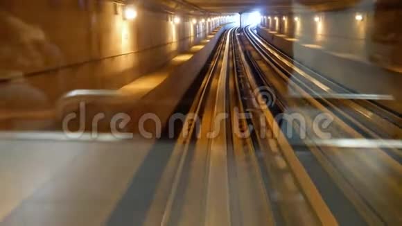 隧道视野下的列车视频的预览图