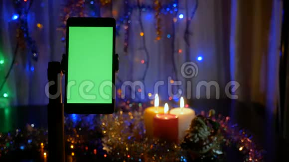 新年的背景前景是一个绿色屏幕的智能手机视频的预览图