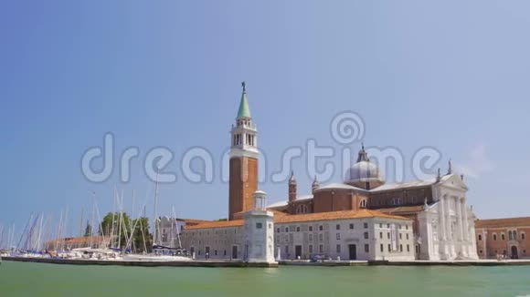 从观光船观光威尼斯观光到老圣乔治马吉奥尔教堂视频的预览图