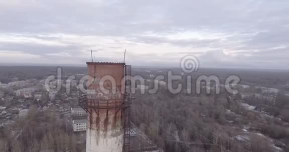 旧工厂的烟囱视频的预览图