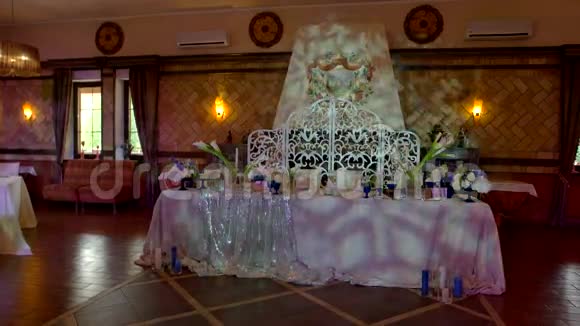 室内的婚礼桌视频的预览图