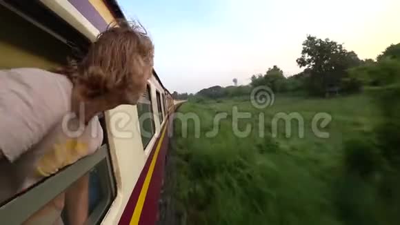 火车从曼谷开往清迈视频的预览图