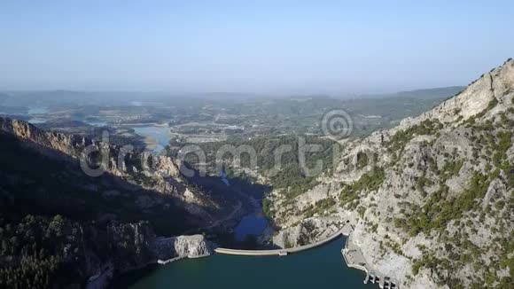 美丽的土耳其绿色峡谷从空中拍摄视频的预览图