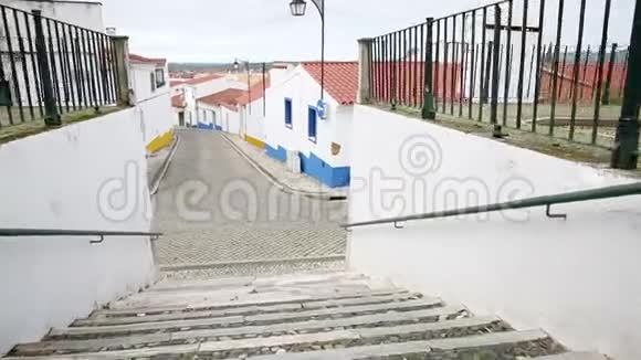 葡萄牙Evora区Portel镇的一条街道视频的预览图