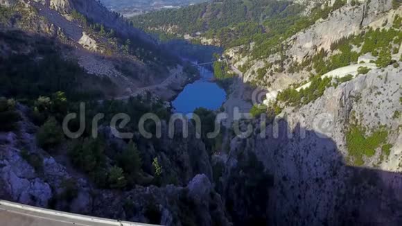 美丽的土耳其绿色峡谷从空中拍摄视频的预览图