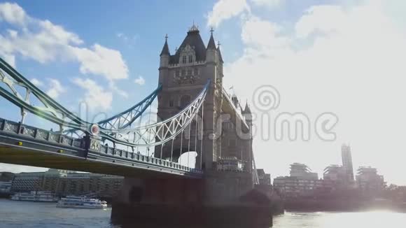 伦敦塔桥在阳光下视频的预览图