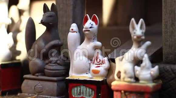 东京青森神社守护狐石像视频的预览图