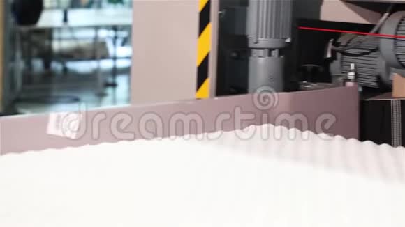 泡沫胶平面切割机泡沫胶切割机泡沫胶切割机生产厂家视频的预览图