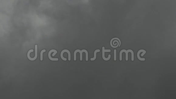 深灰色的雨云视频的预览图