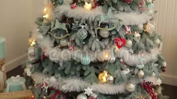装饰圣诞树特写新年博克赫视频的预览图