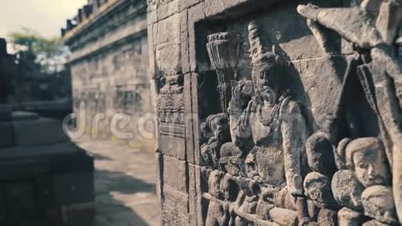 博罗布杜尔神庙墙上的基底浮雕视频的预览图