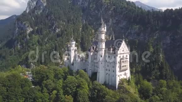 鸟瞰Neuschwanstein城堡视频的预览图