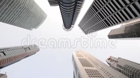 商业区现代摩天大楼的全貌视频的预览图