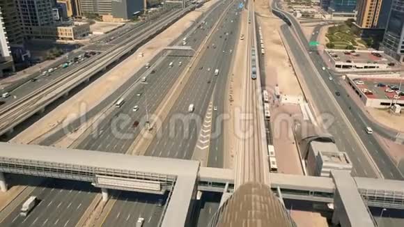 迪拜交通基础设施鸟瞰图视频的预览图