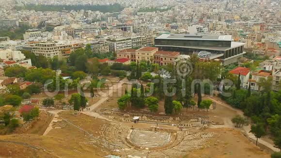 雅典城市景观狄奥尼索斯剧院新卫城博物馆令人惊叹的鸟瞰图视频的预览图