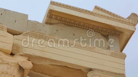 古建筑设计细节大理石柱支撑拱廊遗迹视频的预览图