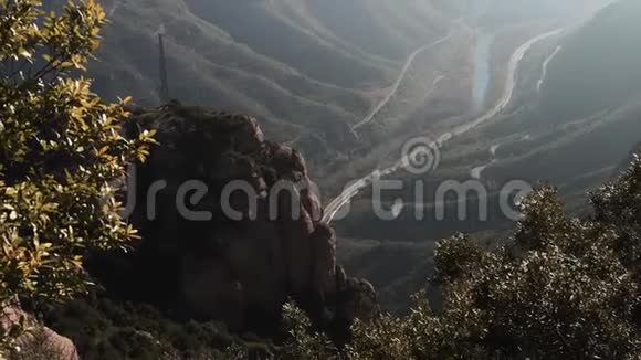 西班牙加泰罗尼亚著名的蒙特塞拉特山全景视频的预览图