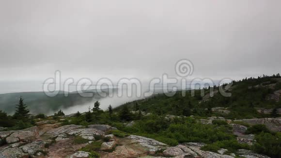 从山顶看雾状日落视频的预览图