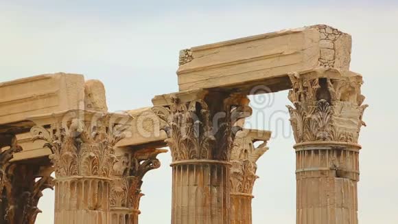 希腊雅典的奥林匹亚神王宙斯殿的巨大柱子视频的预览图