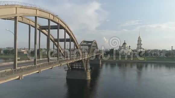 飞越雅罗斯拉夫尔地区的莱宾斯克市列宾斯克之光视频的预览图