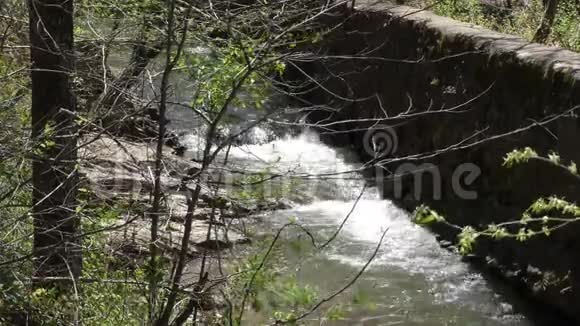 佐治亚州奥尔德洛佩米尔路公园奥尔德洛佩米尔赛道上的瀑布和急流视频的预览图