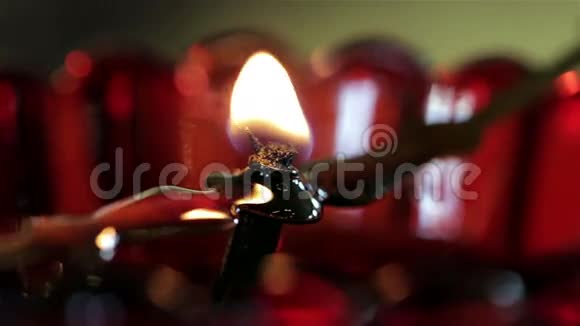 油灯灯芯在火中视频的预览图