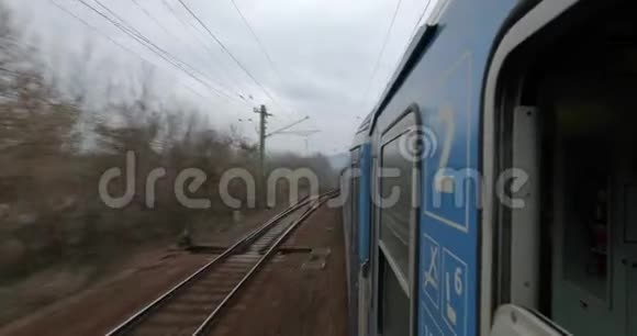 从敞开的窗户开始火车旅行视频的预览图