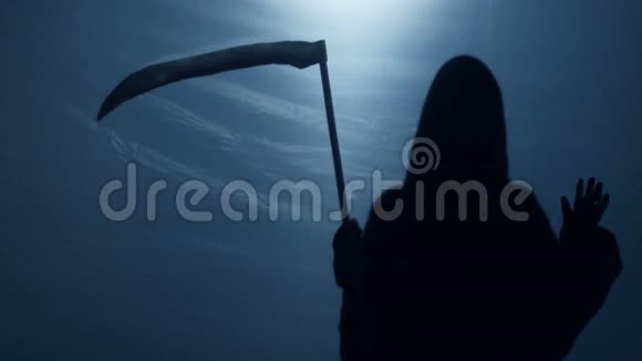 死神的影子从阴间看着罪人死亡的焦虑视频的预览图