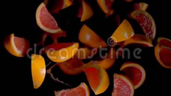 柚子片和果汁机飞到镜头前飞到镜头前视频的预览图