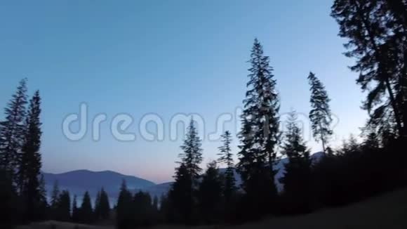 雄伟的落日山中的风景视频的预览图