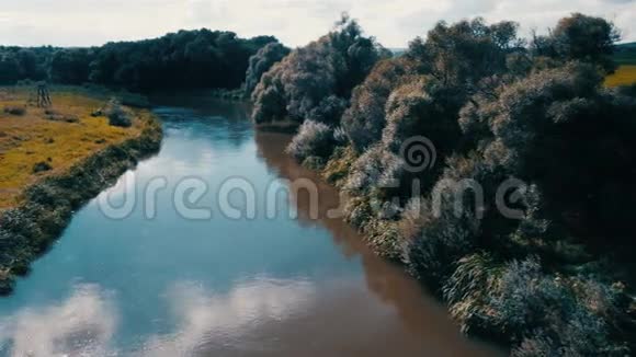 俄罗斯自然河视频的预览图