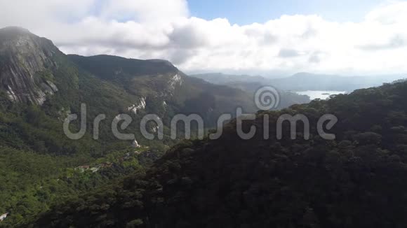 斯里兰卡亚当山和山顶山谷空中视频拍摄视频的预览图
