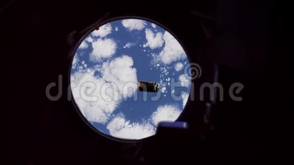 从宇宙飞船上看到的地球视频的预览图