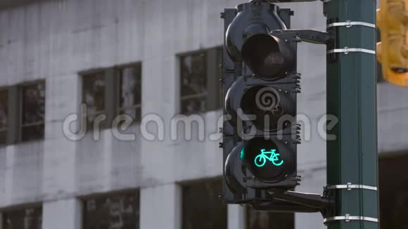 温哥华自行车交通灯4KUHD视频的预览图