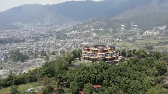 尼泊尔加德满都科潘修道院空中镜头视频的预览图