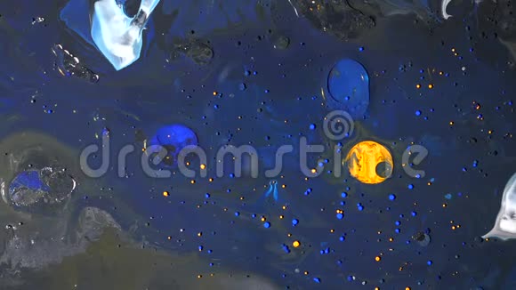 不同水滴的抽象空间场景视频的预览图