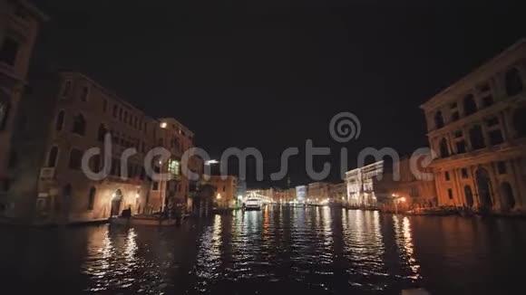 从夜威尼斯的船上拍摄的录像视频的预览图