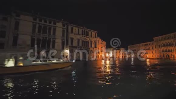 从夜威尼斯的船上拍摄的录像视频的预览图