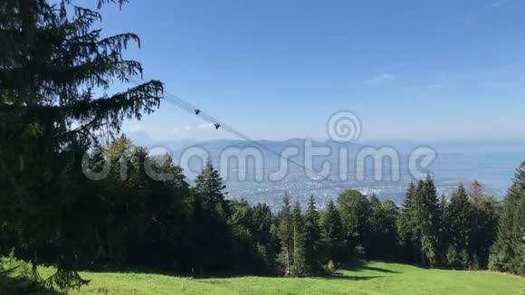 从康斯坦斯湖上奥地利的Pfaender山景视频的预览图