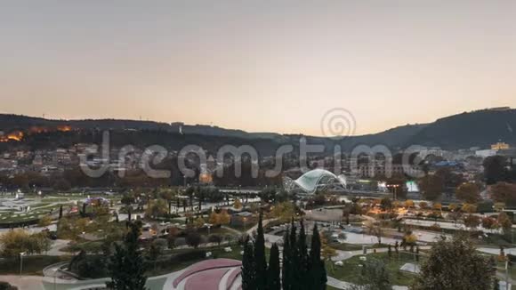 格鲁吉亚第比利斯现代城市夜景城市中心夜景夜景照明时间推移视频的预览图