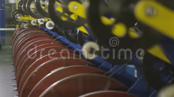 轮胎厂金属线轴线视频的预览图