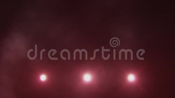 红色三级灯光下和烟雾VJ循环背景视频的预览图