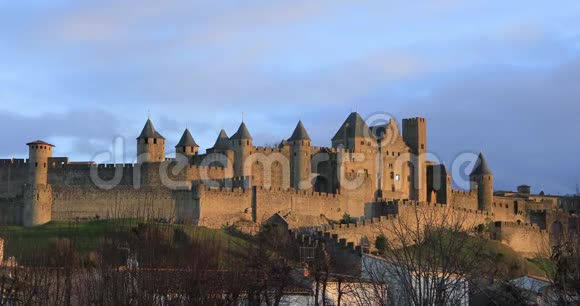 法国卡尔卡松的城墙和塔楼视频的预览图