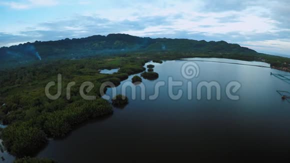 菲律宾的自然与海洋的湖泊博霍尔岛空中观景晚上的时间视频的预览图